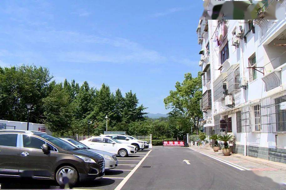 加装停车道闸系统,改造院内环境!老旧平房区焕新颜