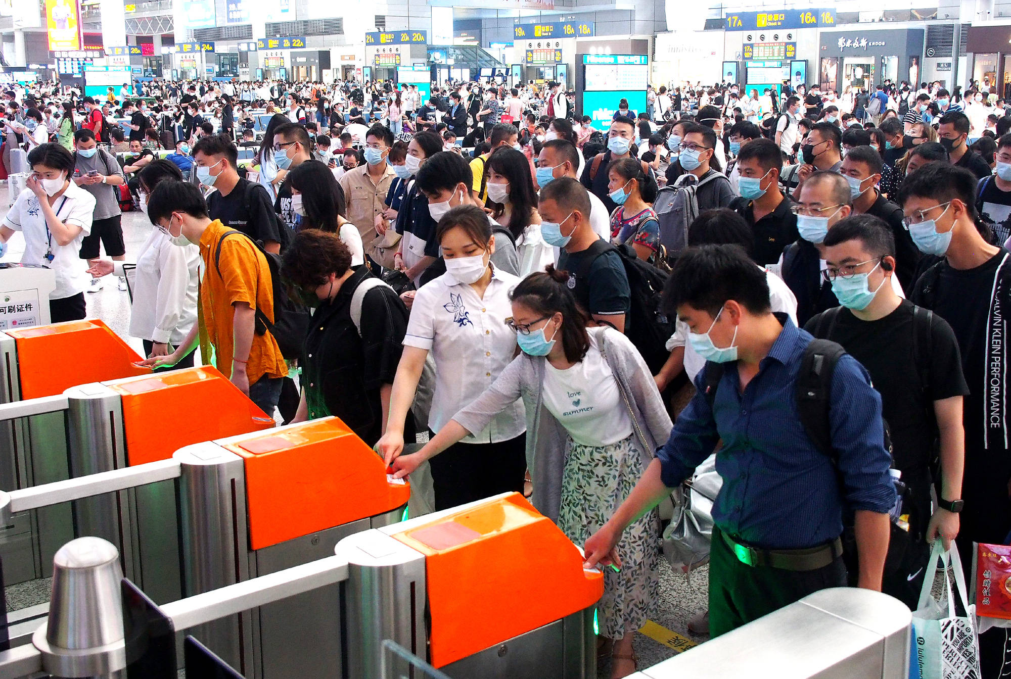 全国铁路迎来端午小长假出行客流高峰