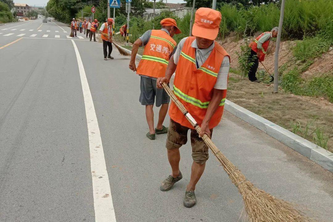 高温炙烤下，他们坚守在岗位