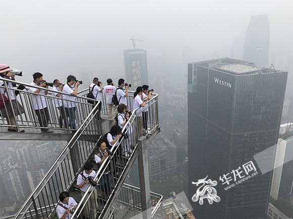 重庆举办“我爱重庆·精彩一日”主题摄影活动