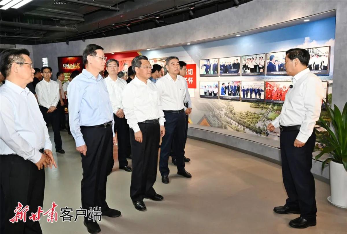 扎实推动共同富裕论坛在杭州举行