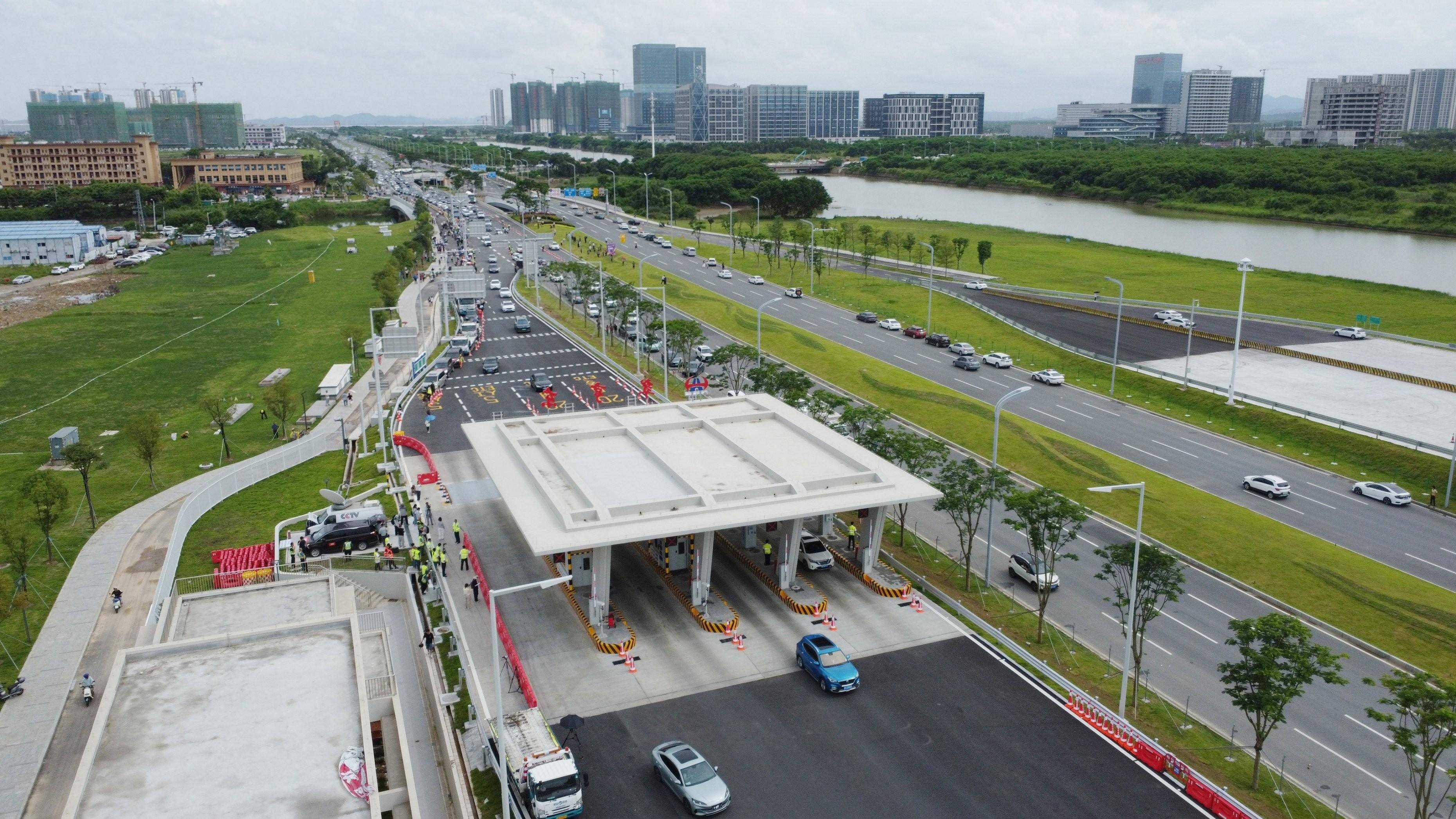 深中通道正式通车 首小时车流量超过7000车次