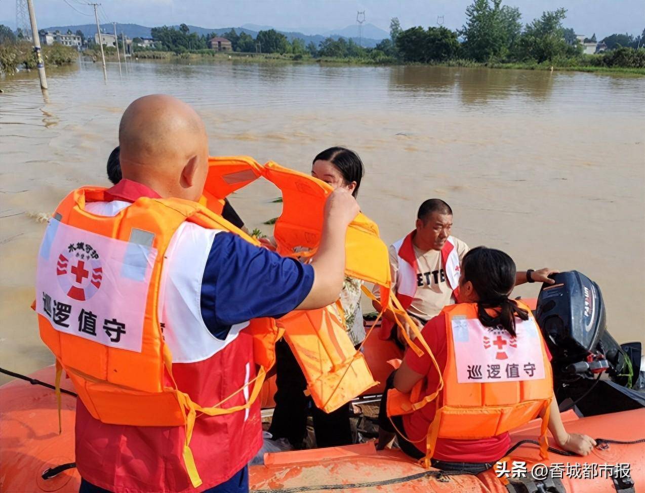 水位逐步下降 全力抢险救灾