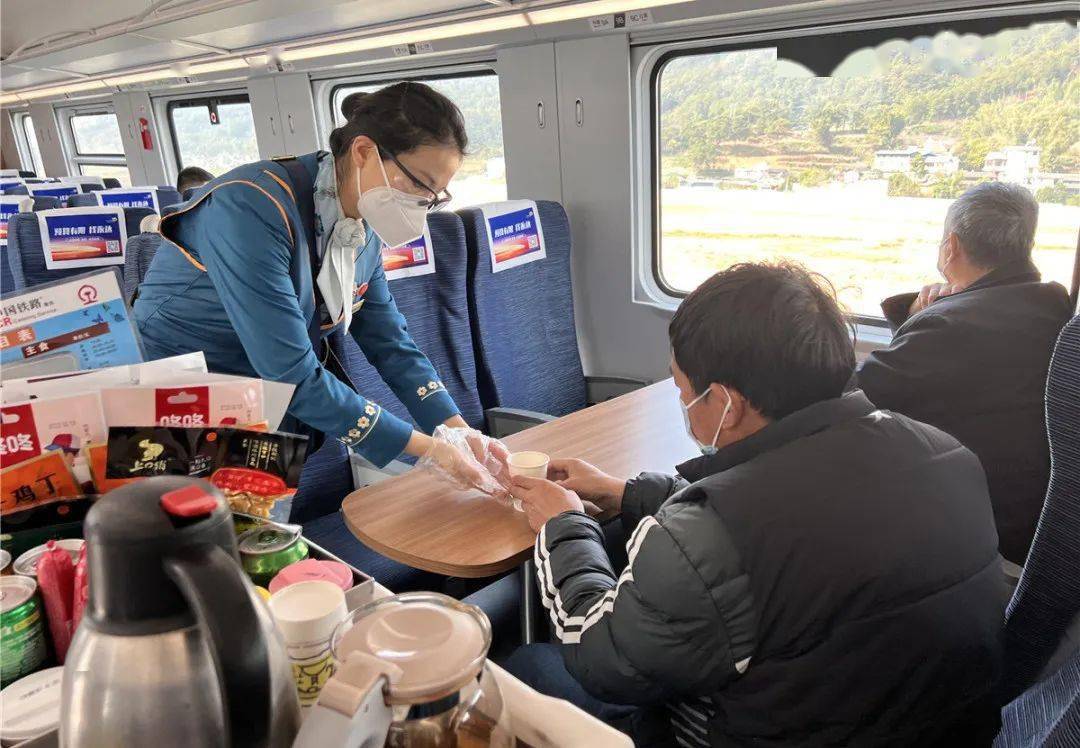 上半年全国铁路发送旅客突破20亿人次 同比增长18.4%