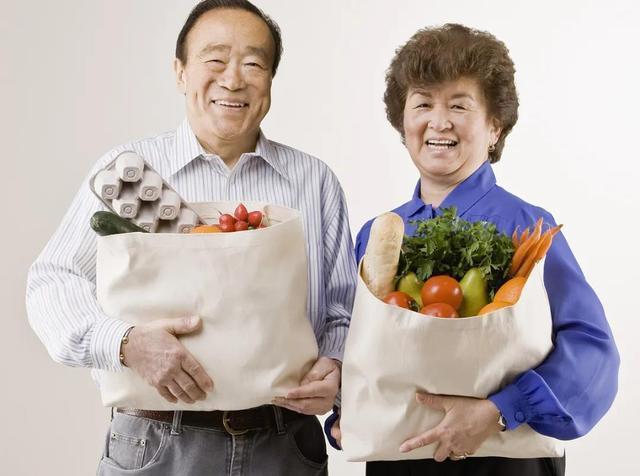 “银发族”为何热衷跨城养老? 来这些地方看一看