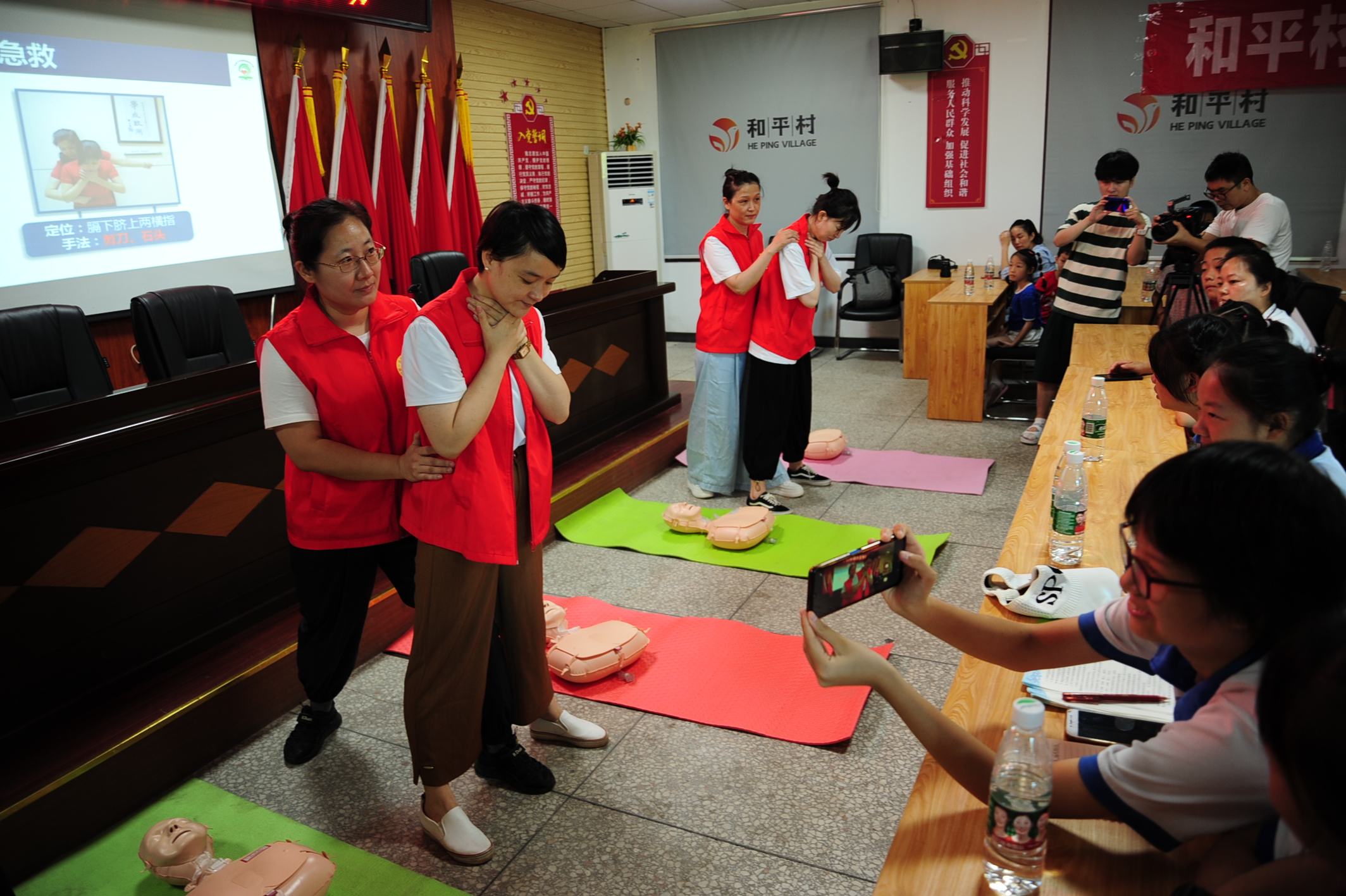“防溺水大篷车”来到浏阳河畔