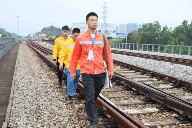 鲁豫多地暴雨 各地全力应对
