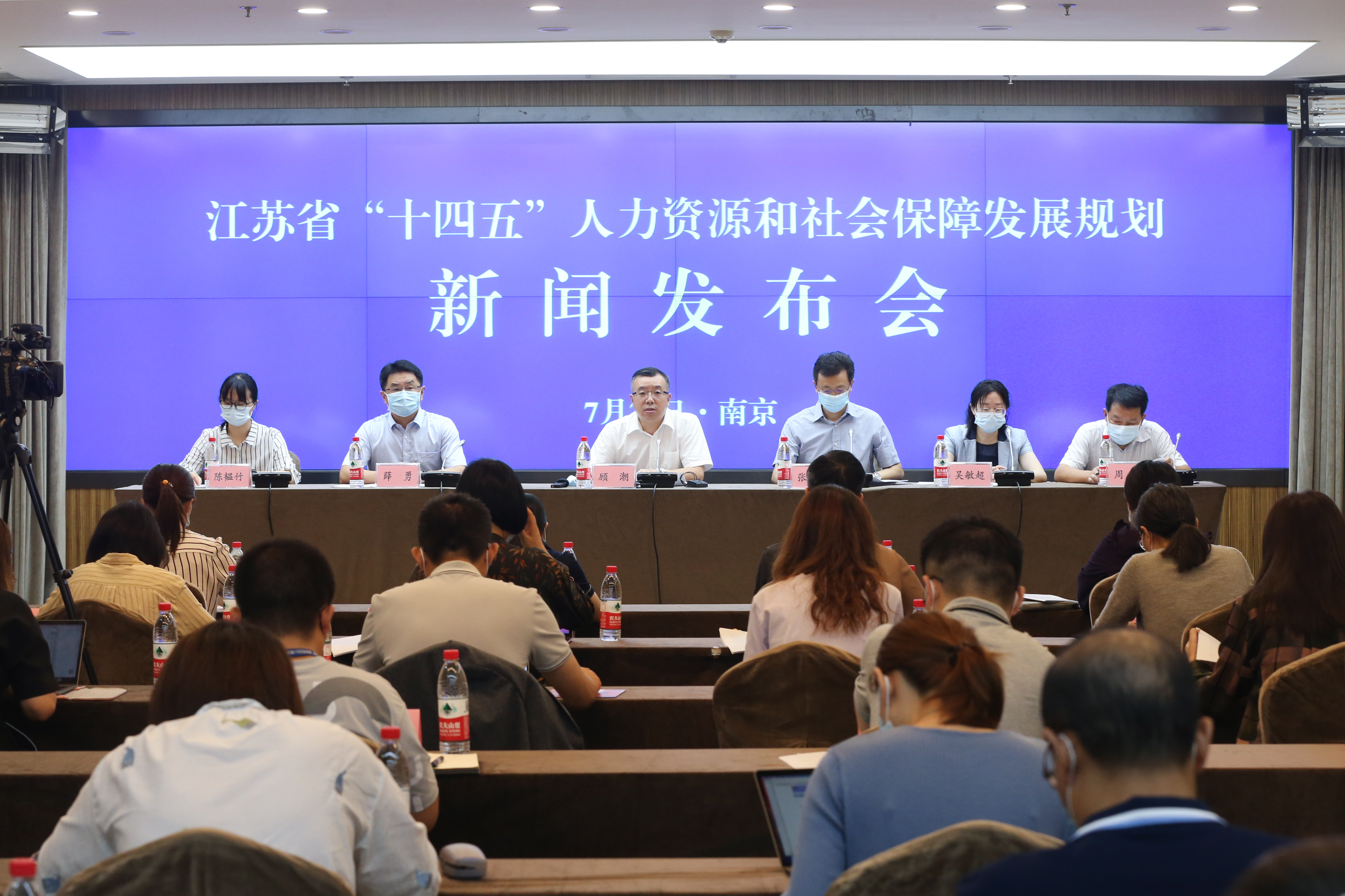 人力资源社会保障部发布相关数据 上半年城镇新增就业698万人