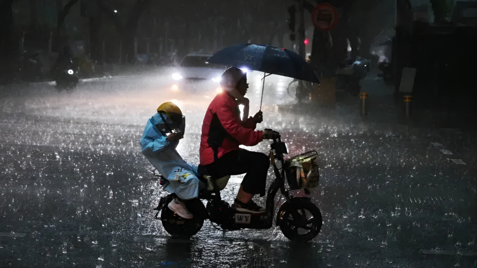 多地暴雨频发，雨天安全行车请听交警“支几招”