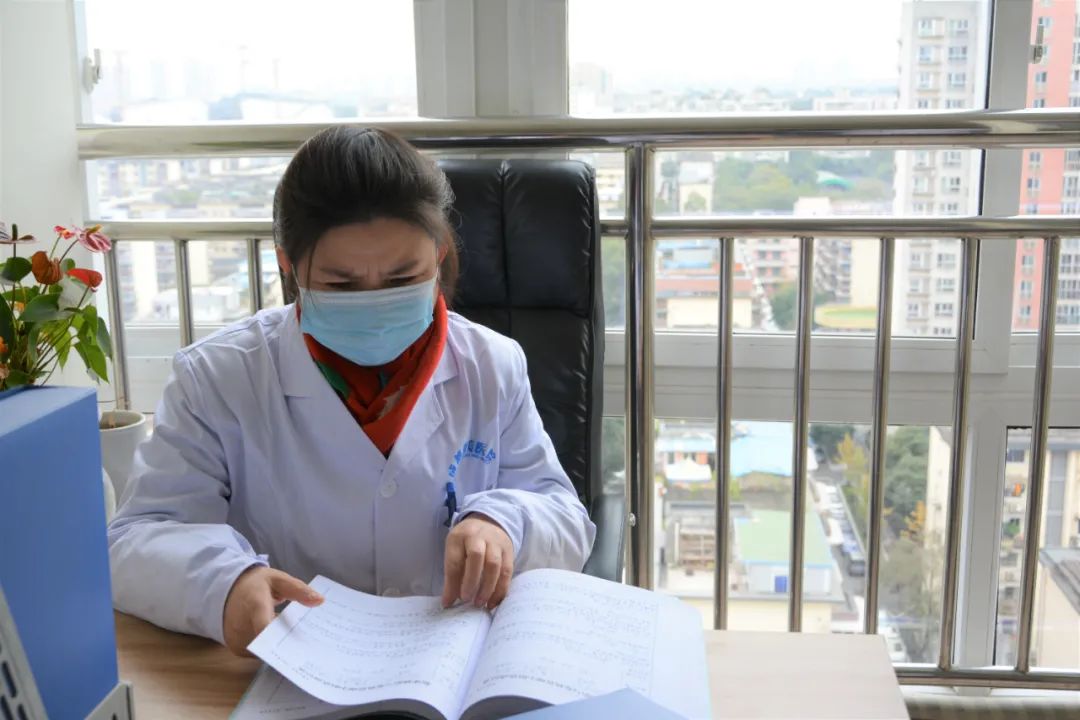 成都誉美医院开展专项党日活动庆祝中国共产党成立102周年