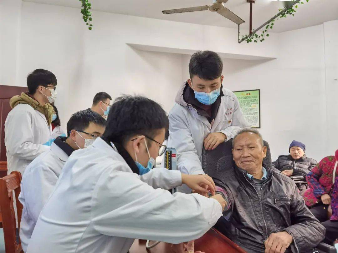 成都誉美医院开展专项党日活动庆祝中国共产党成立102周年