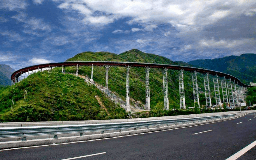 中国高速公路展现“绿色新图景”