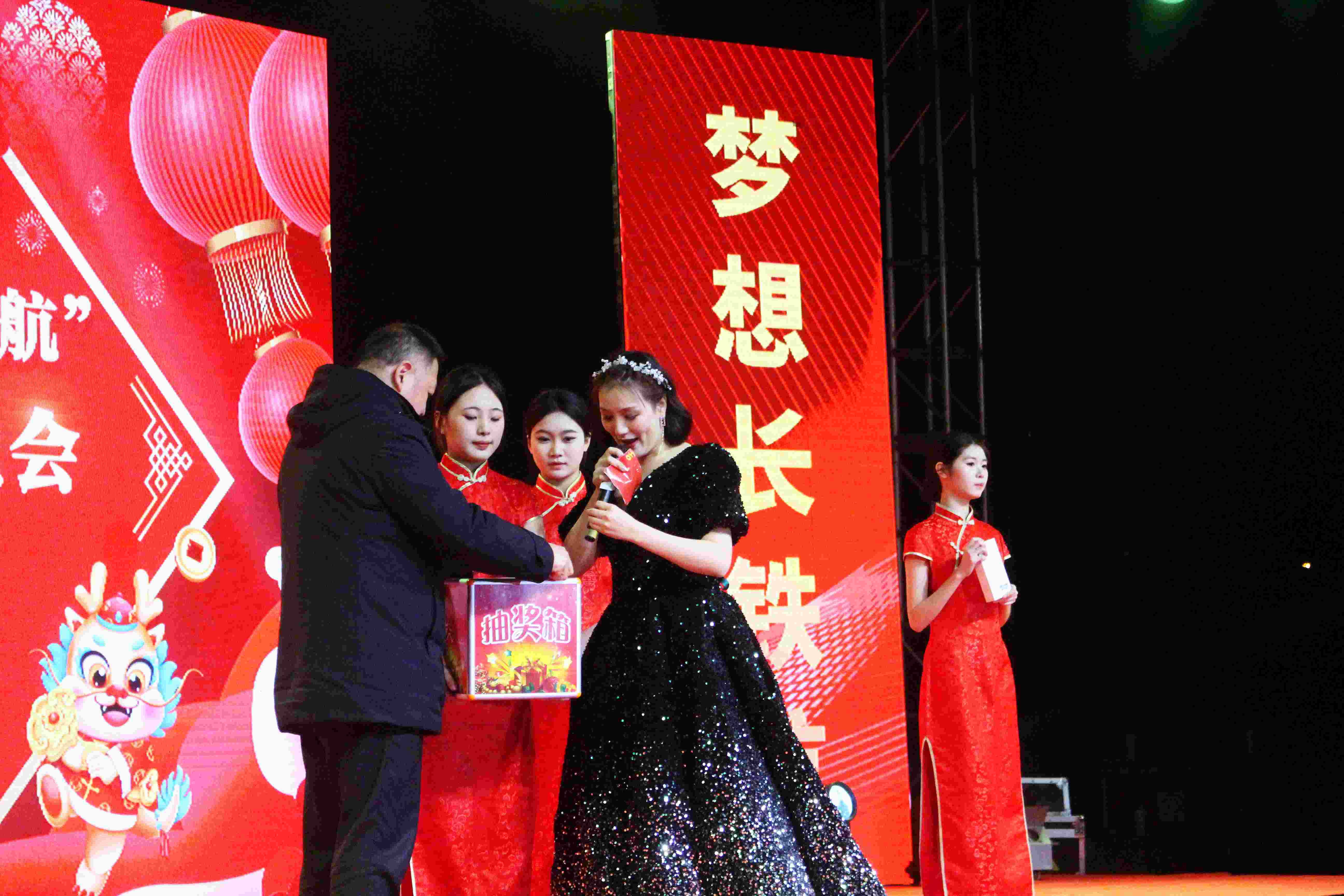 2024新年寄语|怀揣梦想 书写新时代华章；奋楫前行 共话眼健康未来