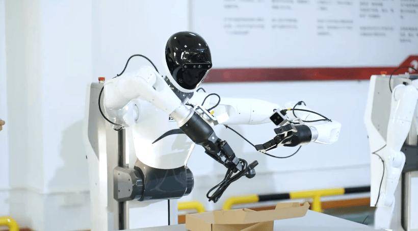 首款人形机器人发布，软通动力涨逾8%！公司回应