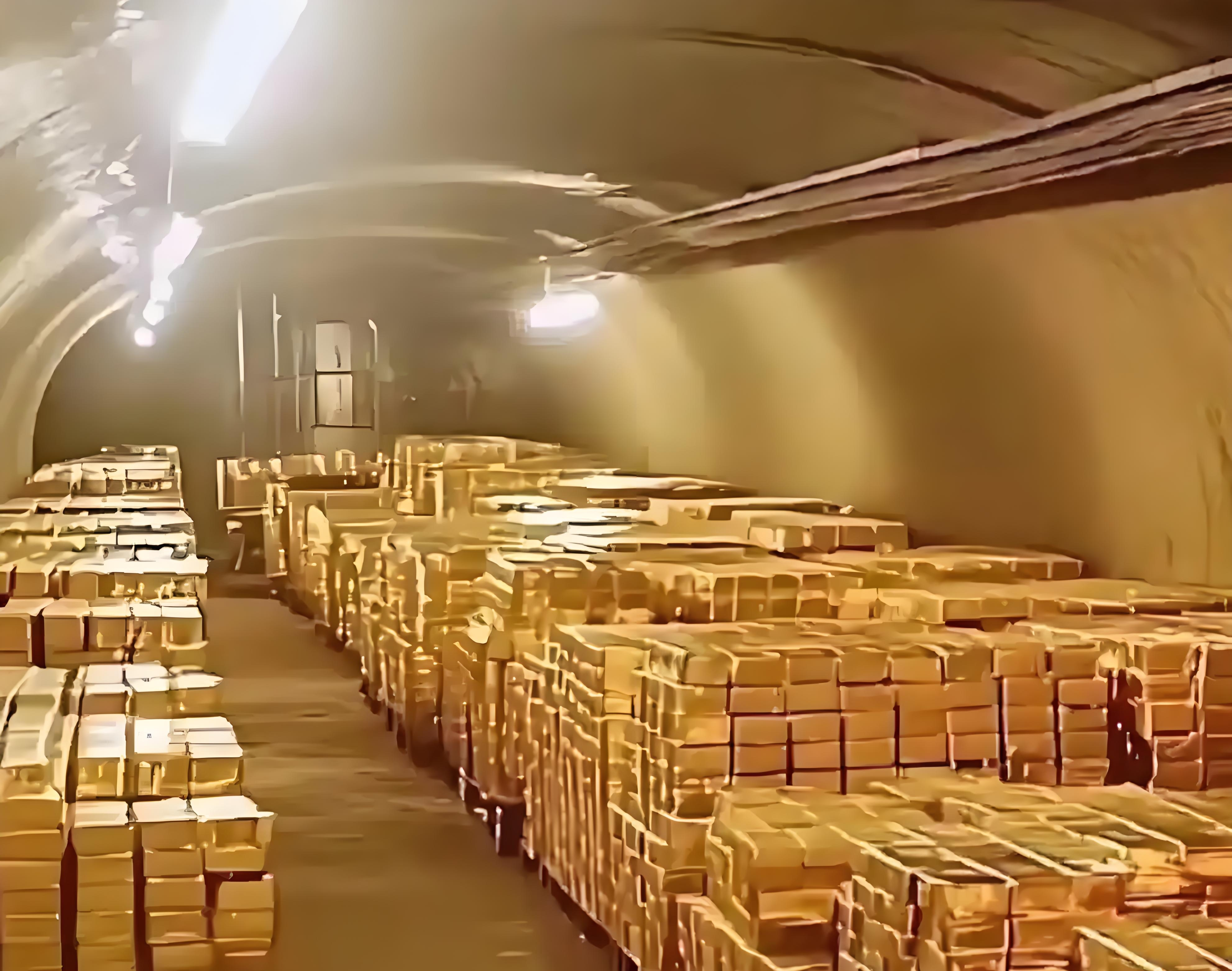 年内“吸金”近15亿元居深市同标的第一，上海金ETF（159830）高开，世界黄金协会：11月全球实物黄金ETF流入达52亿美元