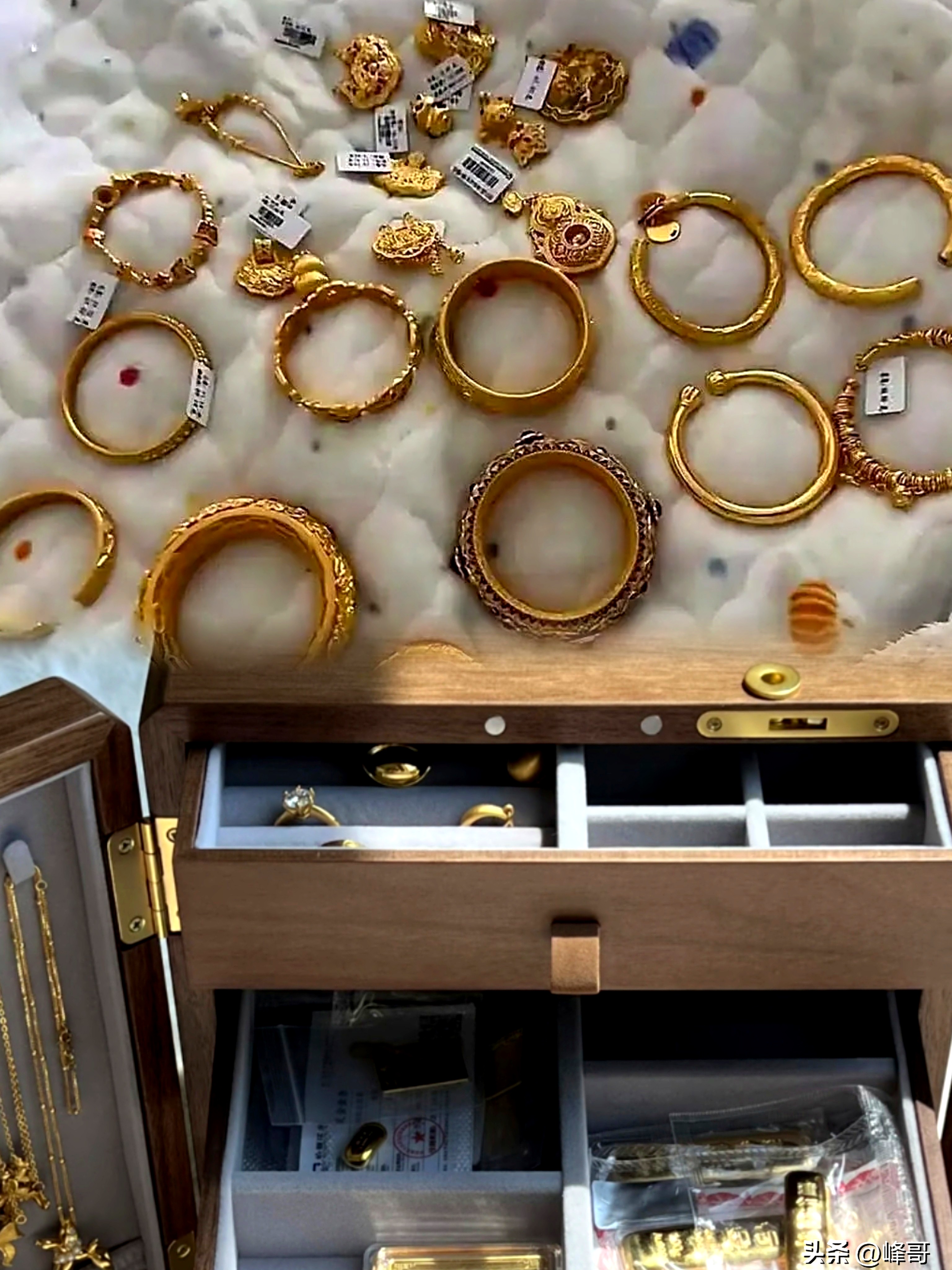 金饰克价冲上1400元，有品牌一夜涨36元