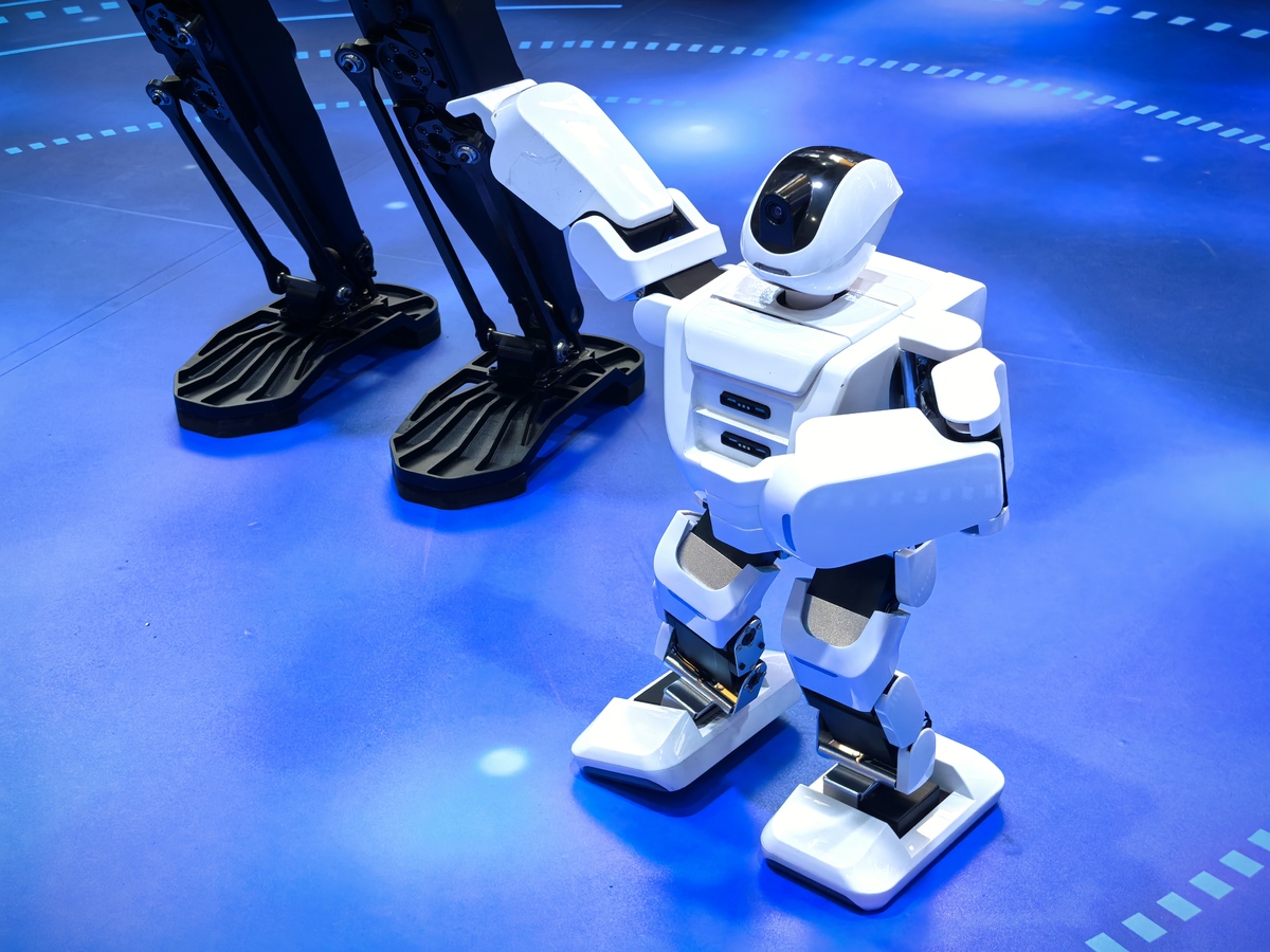 告别“遥控玩具”！Figure机器人实现全自主家务